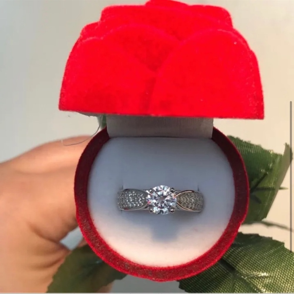 NEW| Rose Ring Gift Box - Picture 5 of 5